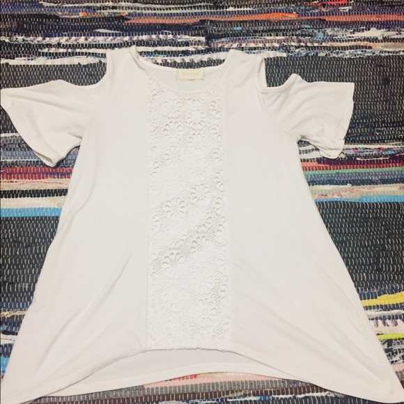 White shirt with cut out shoulders - Picture 1 of 1